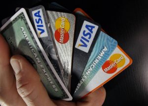 Hier Finden Sie 5 Einfache Tipps, Wie Sie Mehrere Kreditkarten Verwalten Können